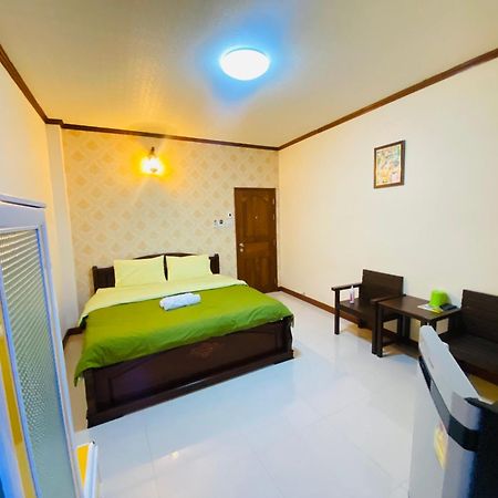 Rak Ban Kerd House Hotel Ko Si Chang Exterior photo