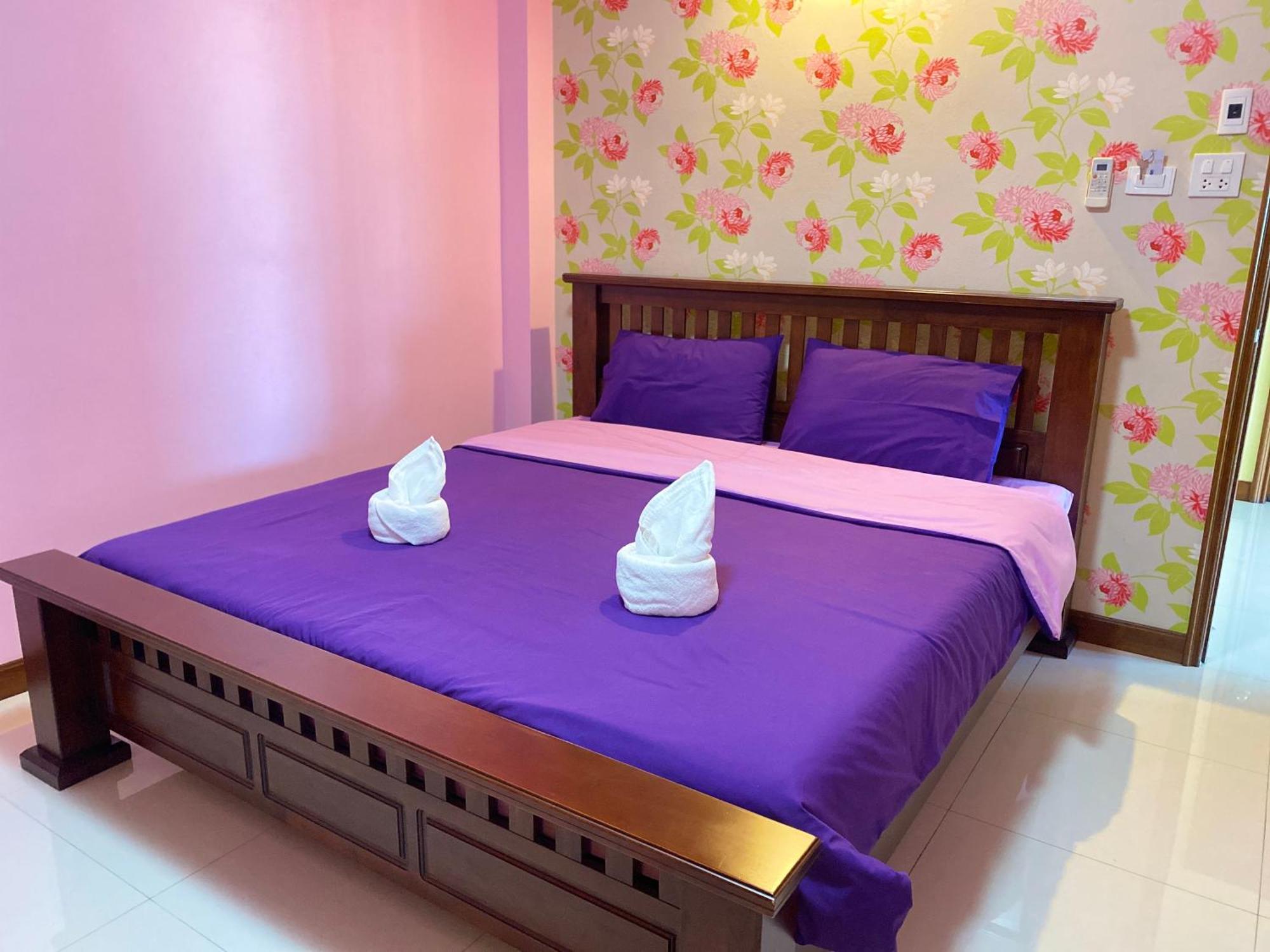 Rak Ban Kerd House Hotel Ko Si Chang Exterior photo
