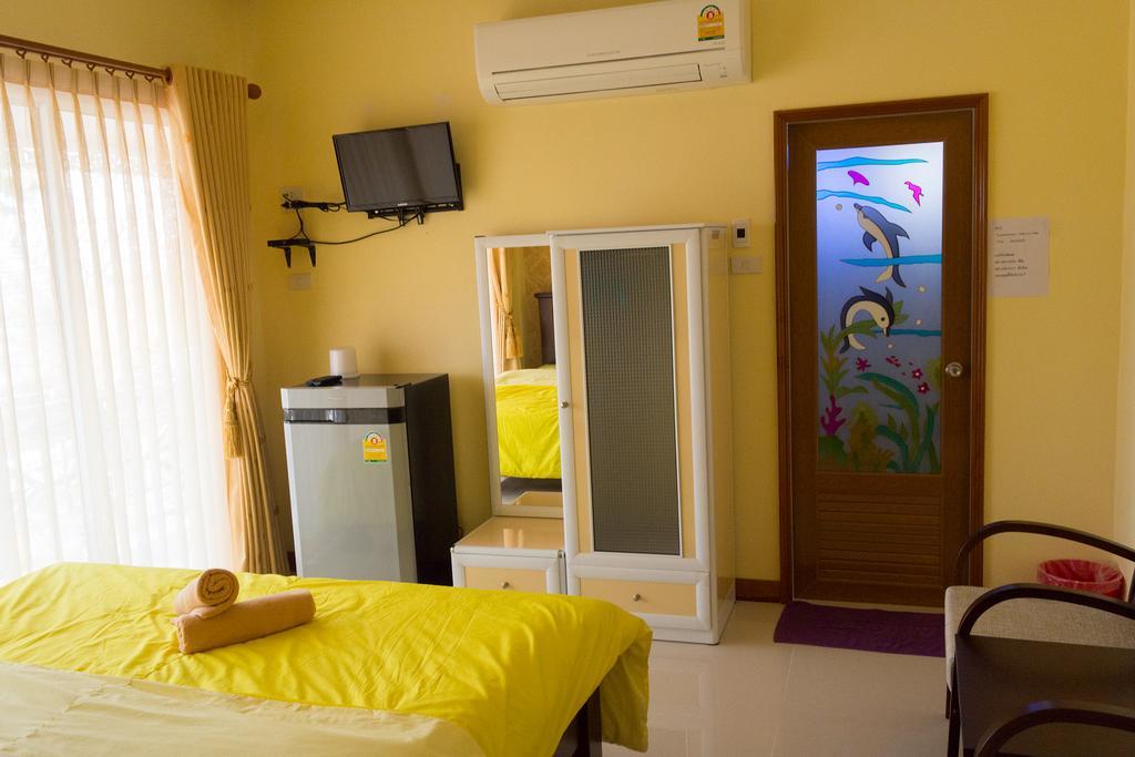 Rak Ban Kerd House Hotel Ko Si Chang Room photo
