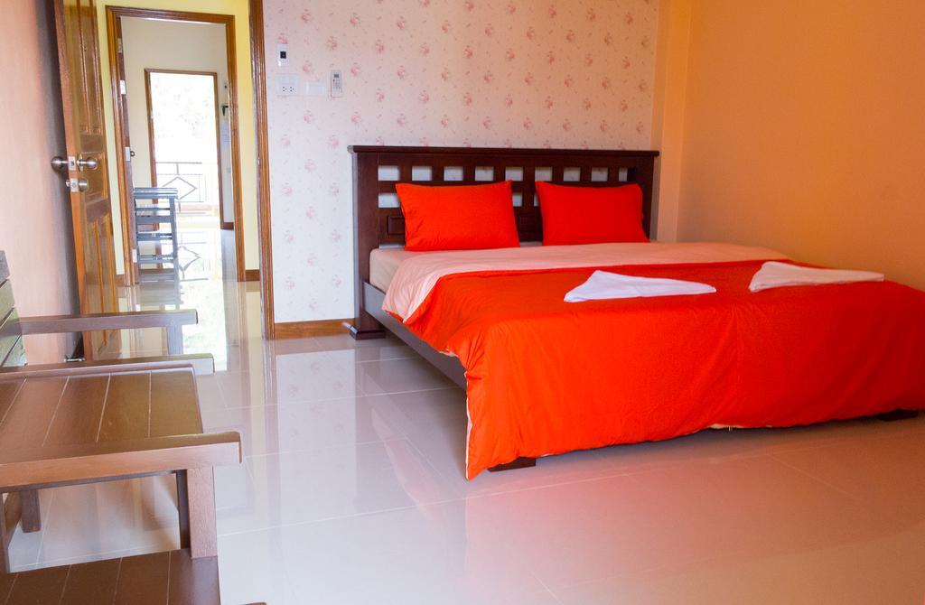 Rak Ban Kerd House Hotel Ko Si Chang Room photo