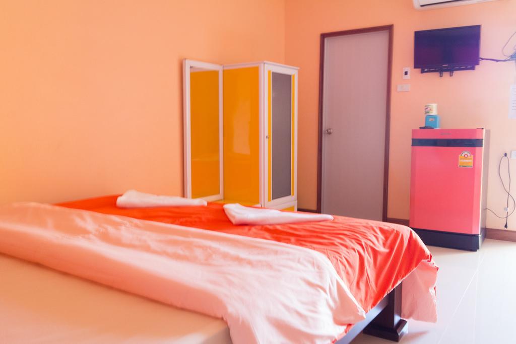 Rak Ban Kerd House Hotel Ko Si Chang Room photo