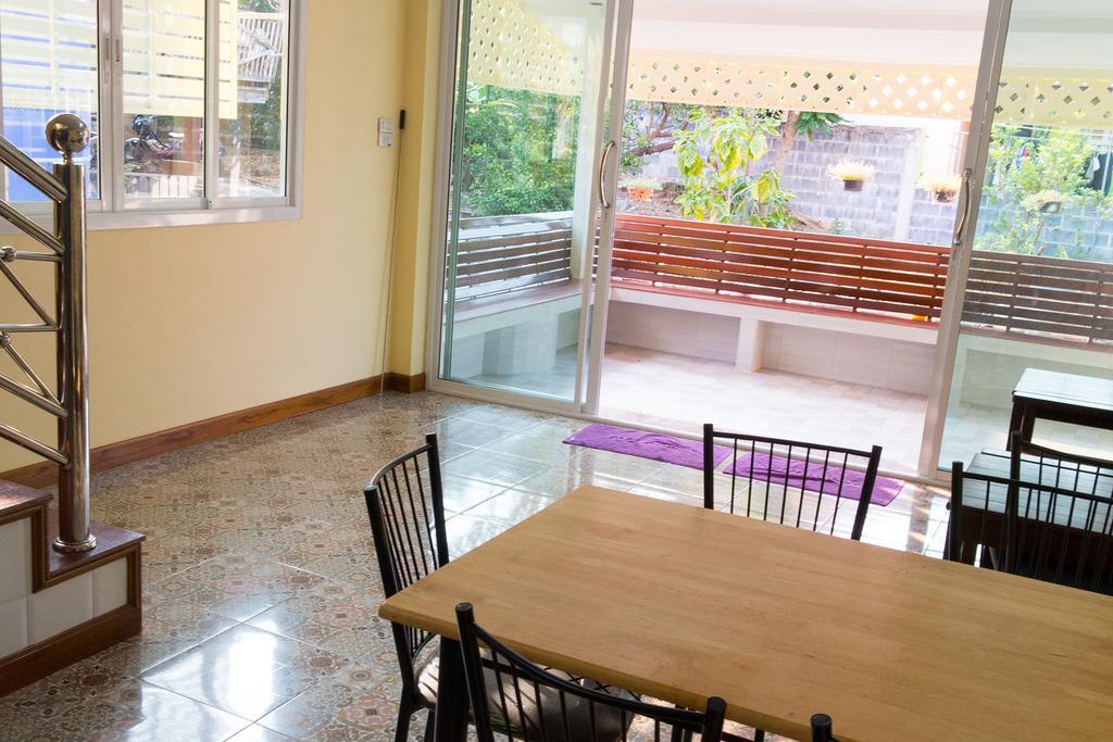 Rak Ban Kerd House Hotel Ko Si Chang Room photo
